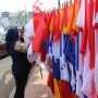 Pedagang Bendera Masih Sepi Pembeli