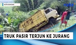 Mesin Mati Mendadak di Tanjakan, Mobil Truk Masuk Jurang