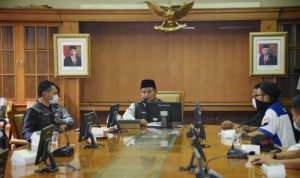 Wagub Jabar Terima Audiensi Buruh Soal UMSK dan Bansos