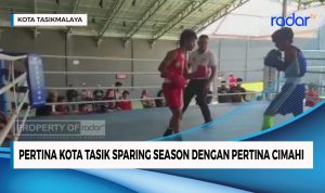 Atlet Tinju Pertina Kota Tasik Sparing dengan Pertina Cimahi, dalam Pertandingan Persahabatan Mengahadapi Porda