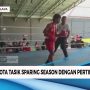 Atlet Tinju Pertina Kota Tasik Sparing dengan Pertina Cimahi, dalam Pertandingan Persahabatan Mengahadapi Porda