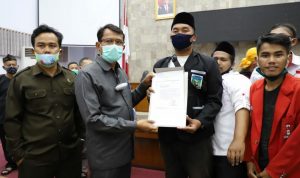 Massa KAMMI Diterima Wakil Bupati Garut, Sebagian Besar Wakil Rakyat Tak Kelihatan