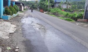 Air PDAM Bocor ke Jalan
