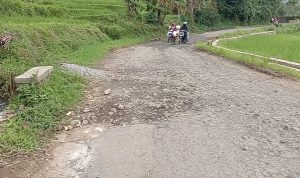 Masih Ada Beberapa Titik Jalan di Cigedug yang Rusak