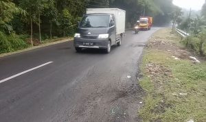 Baru Dihotmix 2 Bulan, Jalan Provinsi di Tanjakan Cihanja Rusak