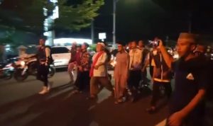 HRS Diberlakukan Semena-mena, Ribuan Santri Ciamis Ngamuk