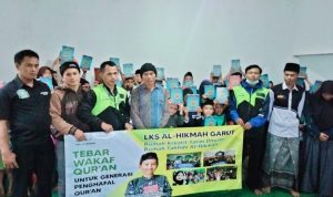 Lembaga Kesejahteraan Sosial Anak (LKSA) Al Hikmah melakukan tebar wakaf 1.000 Al Quran