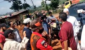 Puluhan Massa Datangi Aktivitas Galian Cibuntu Sumedang, Ketua RW Katakan Mereka Bukan Warga Asli