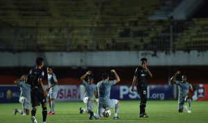 Gemilang, Ditutup Gol dan Sentuhan Perdana dari Ezra, 3-1 Persib Gasak Persita