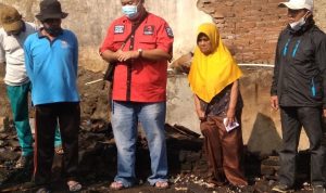 Rumah Mak Iyom Ludes Terbakar, Warga dan Anggota DPRD Akan Gotong Royong