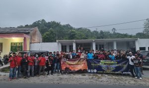 PDI Perjuangan Garut Bersama Lintas Partai dan Ormas Berbagi Takjil di Jalan Garut-Tasik