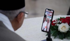 Jokowi dan Ma’ruf Amin Silaturahmi Lebaran Melalui Video Call