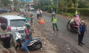 Banyak yang Diputar Balik, Camat Samarang dan Kapolsek Pimpin Operasi Penyekatan Jalur Kamojang