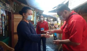 Outbreak Covid-19 Tinggi, DPC PDI Perjuangan Garut Lakukan Aksi Nyata Berbagi Masker, Hand Sanitizer dan Penyemprotan Disinfektan