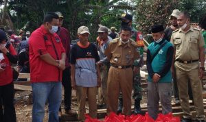 Sampaikan Amanat Dony Oekon, Yudha Apresiasi Gotong Royong Warga Kampung Bebedahan Bangun Rumah Korban Kebakaran