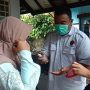 Yudha, Anggota DPRD Garut Berbagi Masker, Hand Sanitizer dan Fogging Disinfektan di Kelurahan Pakuwon