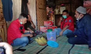 Yudha, Anggota DPRD Garut Kunjungi Rumah Mak Apong yang Sudah Reyot