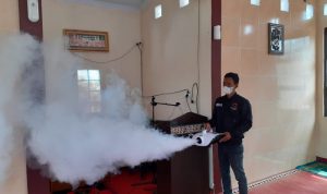 DPC PDI Perjuangan Garut Lakukan Fogging Disinfektan di Desa Padasuka dan Cidatar