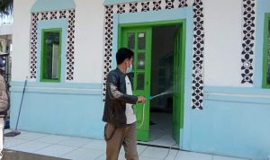 Tekan Covid-19, Desa Cibiuk Kidul Semprot Disinfektan Tiap RW