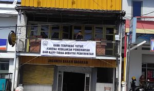 Terdampak PPKM, Pelaku Usaha Curhat di Spanduk