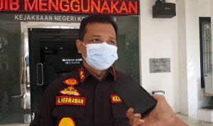 Kejaksaan Negeri Banjar Bagikan Sembako Kepada Warga yang Jalani Isoman