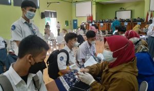 3.000 Warga Ditargetkan dalam Vaksinasi di SMKN 1 Garut, Pelajar Juga Mengikuti untuk Syarat Sekolah Tatap Muka