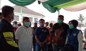 Bupati dan Anggota DRPD Garut Berikan Doorprize dalam Vaksinasi di Kadungora