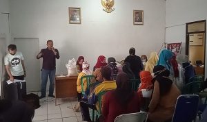 Kades Sukajadi Redam Gejolak Sosial dalam Pembagian Bansos Beras dengan Musyawarah