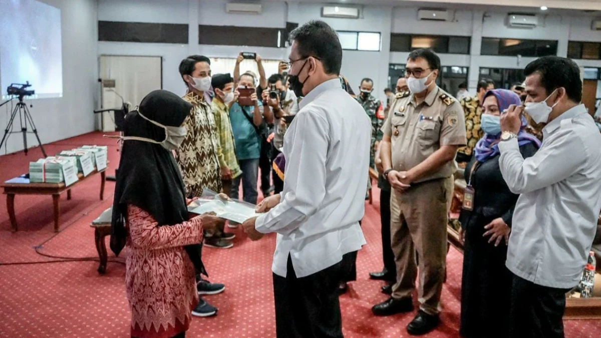 Ratusan Warga Ciamis Dapat Bantuan Sertifikat Tanah Redis