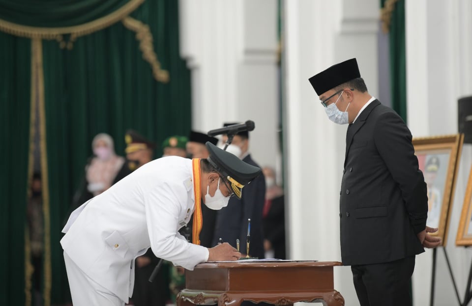 Gubernur Lantik Muhammad Yusuf sebagai Wali Kota Tasikmalaya Definitif