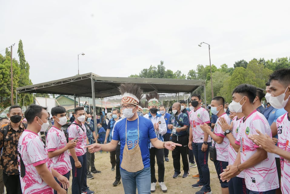 Ridwan Kamil Kunjungi dan Memotivasi Langsung Kontingen PON Jabar di Yonif 751, Jayapura