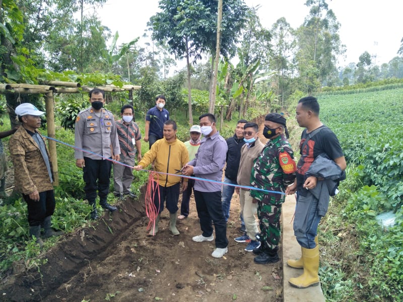 Kades Pasirwangi Bangun Jalan Untuk Buka Akses Perekonomian