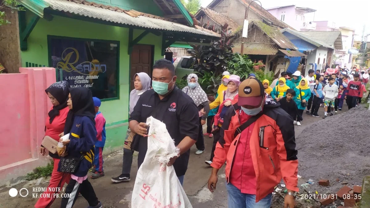 Yudha Puja Turnawan Bersama Pemdes Padasuka Gelar Lomba Memungut Sampah