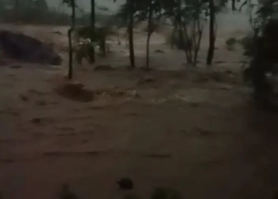 Sungai Cipaleubuh Meluap, Desa Mandalakasih Dilanda Banjir