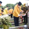 Peringati HUT Ke-57, Partai Golkar Ziarah dan Tabur Bunga di Makam Pahlawan