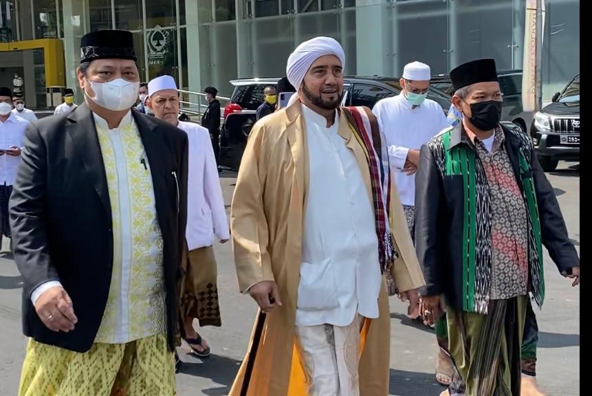 Airlangga Minta Doa Para Ulama Hadapi Pemilu 2024