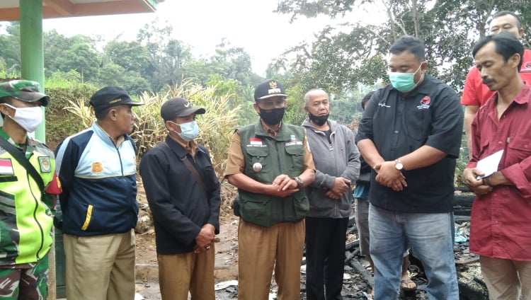 Yudha Puja Turnawan Kunjungi Korban Kebakaran di Desa Sukajaya Cisewu