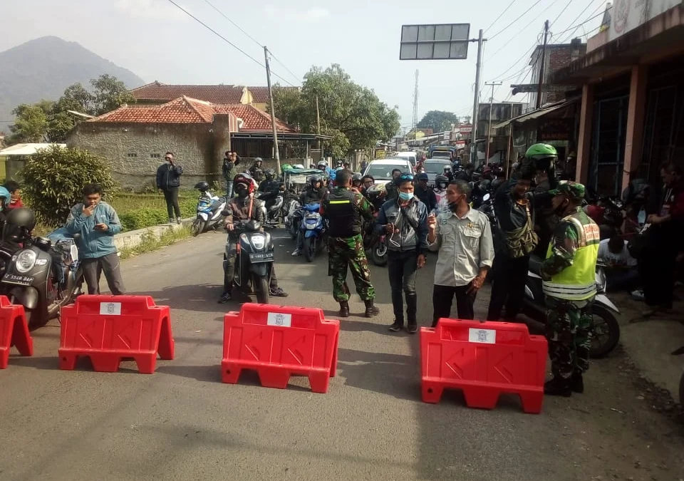 Hindari Jalan Ditutup, Karyawan Changsin dan PNS Berangkat Lebih Awal