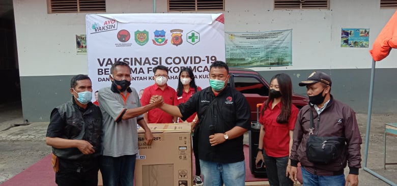 Lakukan Percepatan Vaksinasi, DPC PDI Perjuangan Garut Sediakan Doorprize di SMK Gilang Kencana