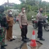 TKP Kecelakaan Lubang Maut di Jalan Samarang Ditinjau Polsek Bayongbong Bersama Koramil dan Desa