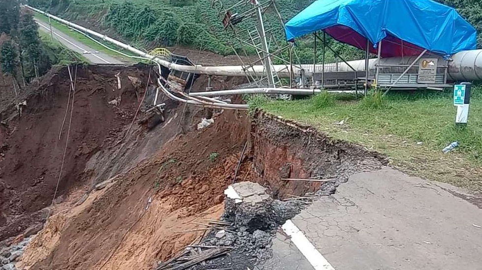 Jalan Terputus di Lokasi Star Energy Sepanjang 20 Meter