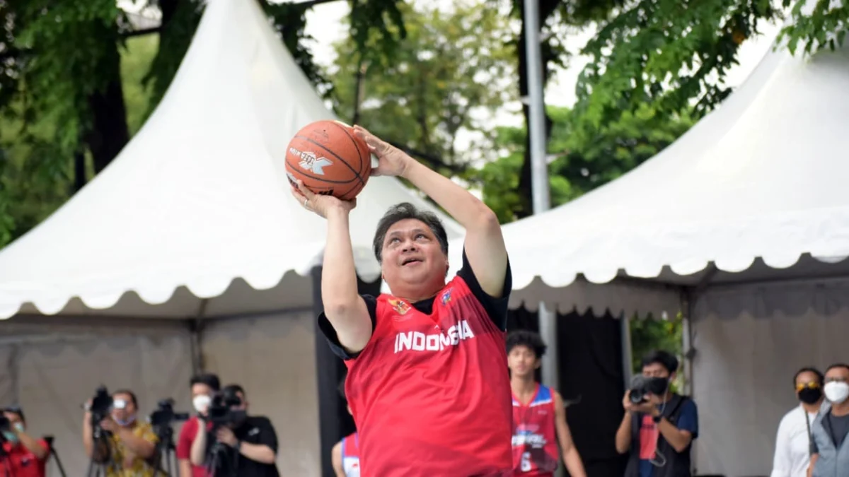 Menko Airlangga Gemari Basket, Imbau Jangan Lengah Pada Prokes