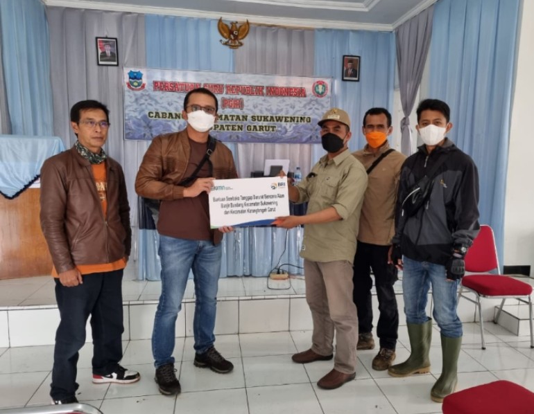 BRI Garut Salurkan Bantuan Untuk Korban Bencana Sukawening dan Karangtengah