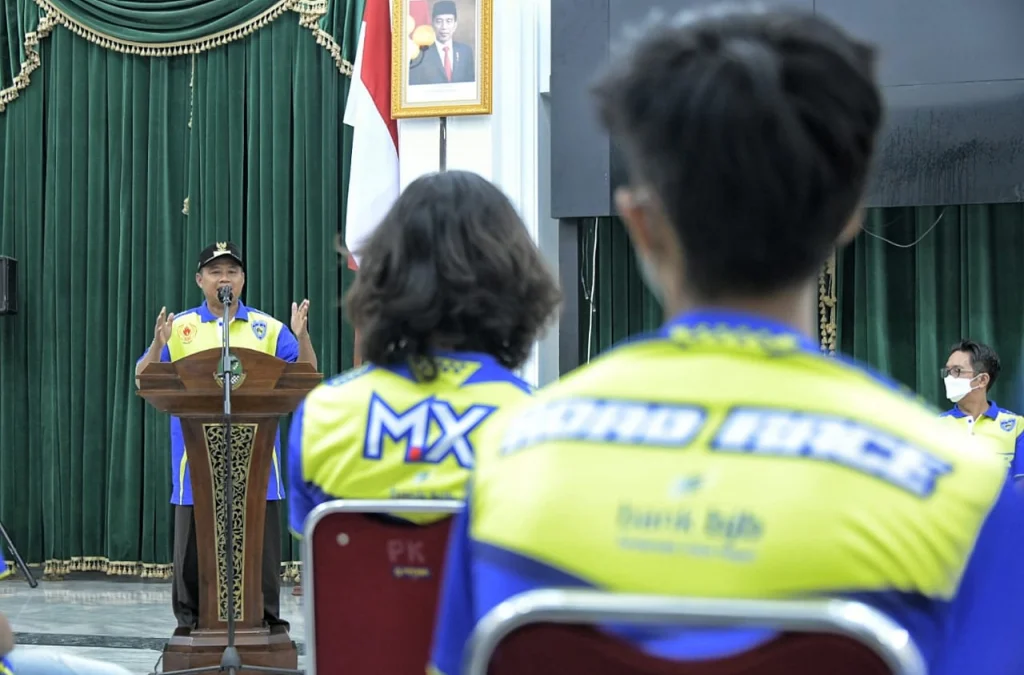 PON XX Papua 2021 Uu Ruzhanul Memotivasi Kontingen Jabar Cabor Balap Motor