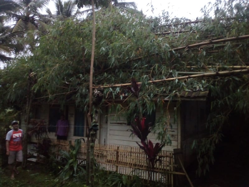 Puting Beliung di Desa Kertajaya Garut Menyebabkan Rumah dan Fasilitas Umum Rusak