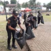 Alun-alun Cibatu Dikotori Sampah