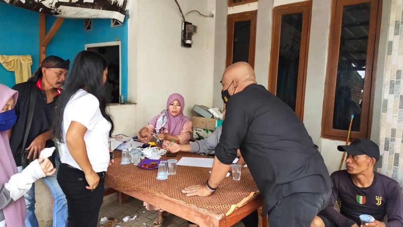 Pendistribusian BPNT di Desa Wanakerta Garut Dipantau Petugas, Kades Cibatu Juga Pantau Agen