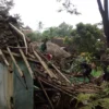 Rumah Eman Warga Desa Sindangsari Ambruk