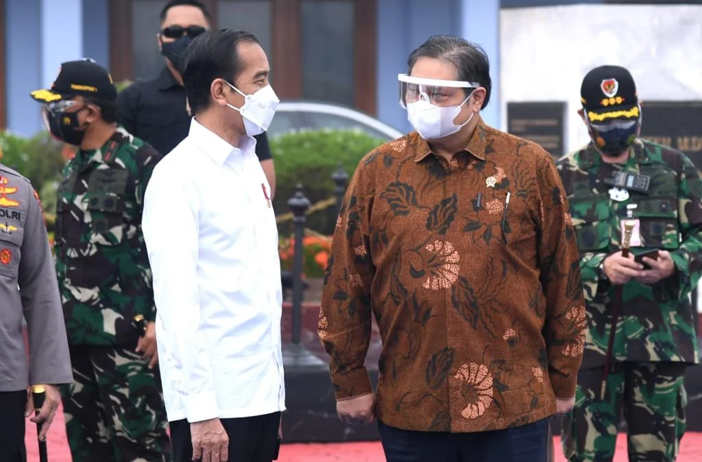 Sentuhan Tangan Airlangga Ekonomi Jadi Membaik, Kepuasan Terhadap Kinerja Jokowi Pun Naik