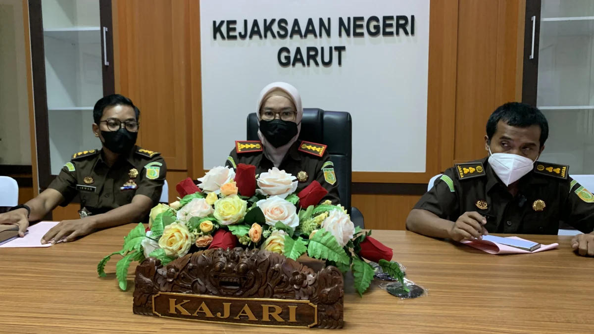 Kejari Garut Tahan 2 PNS Aktif, 2 Pensiunan dan 1 Swasta dalam Korupsi Sapi Bunting